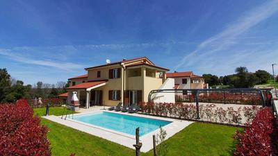 Luxury Vila compelx Mar-Marisol with 2 pools and 8 bedrooms, 200m from the beach