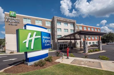 Holiday Inn Express & Suites - Commerce by IHG