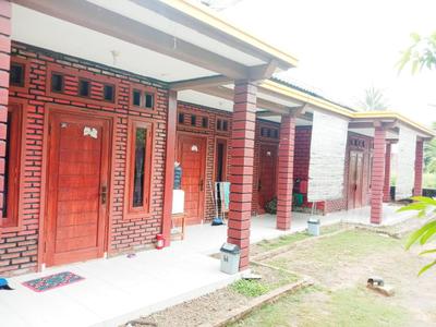 Hotel O Penginapan Putri Asih Sawarna