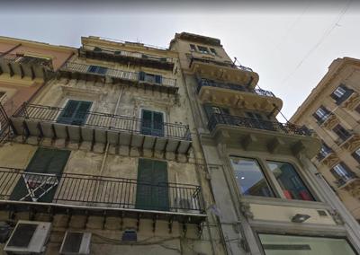 Vittorio Emanuele & Via Roma Colorful Apartment