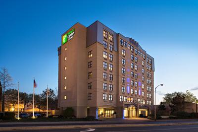 Holiday Inn Express & Suites Boston - Cambridge by IHG