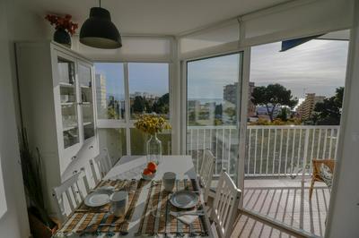 New sunny close to the beach sea views