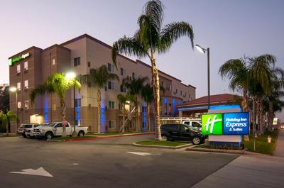 Holiday Inn Express & Suites Bakersfield Central, an IHG Hotel