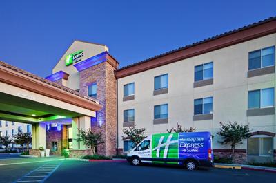 Holiday Inn Express & Suites Clovis Fresno Area by IHG