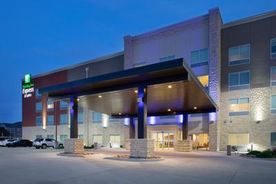 Holiday Inn Express & Suites Great Bend by IHG