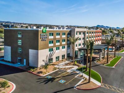 Holiday Inn Express & Suites Lake Havasu - London Bridge by IHG
