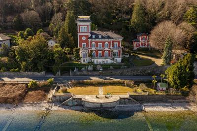 Villa Niobe - Exclusive Lakefront Apartment With Private Beach