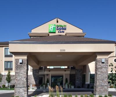 Holiday Inn Express & Suites Logan by IHG