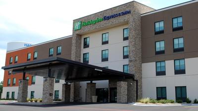 Holiday Inn Express & Suites White Hall by IHG