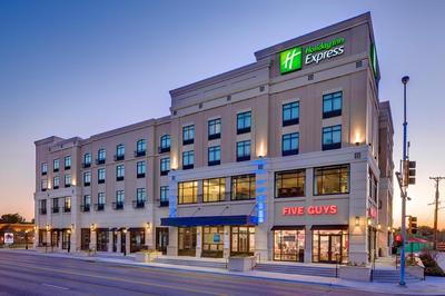 Holiday Inn Express & Suites - Kansas City KU Medical Center by IHG