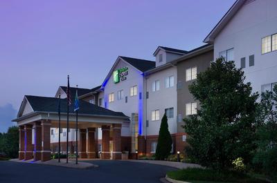 Holiday Inn Express & Suites Charlottesville - Ruckersville by IHG