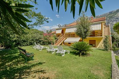 Mediterranean Holiday House & Apartments