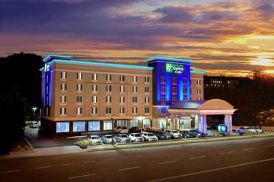 Holiday Inn Express Hotel & Suites Knoxville by IHG
