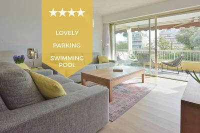 2-bedroom apartment with a residential pool