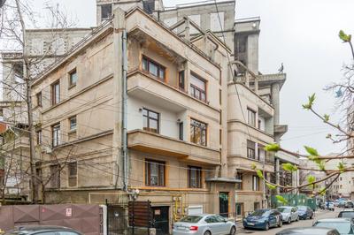 CHÂTEAU: Upscale Suites in Bucharest's Historical Center!