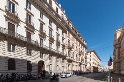 Domus Domi Barberini Sq.