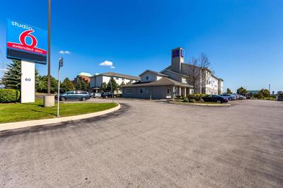 Studio 6 Toronto - Mississauga with Kitchenettes