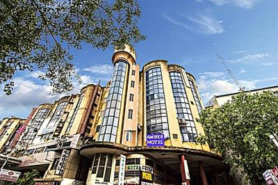 Hotel Amber Railway station