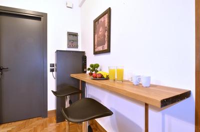 A modern rustic cosy apartment at the foot of Mount Lycabettus