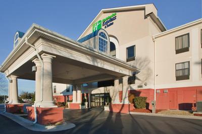 Holiday Inn Express Hotel & Suites Laurinburg by IHG