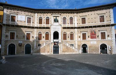 MarcheAmore - Bottega di Giacomino for art lovers, with private courtyard