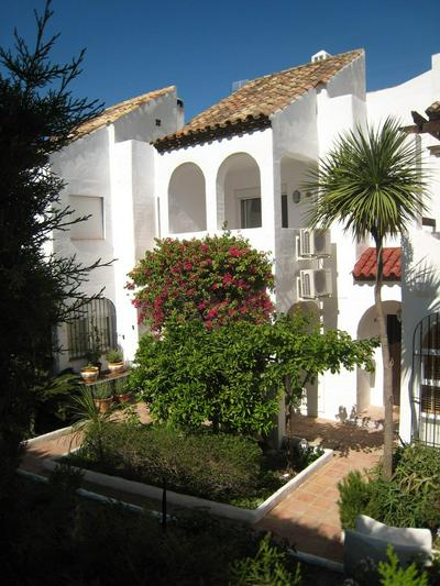 Beautiful Town House With Air Conditioning In Secure Urbanisation. Internet.
