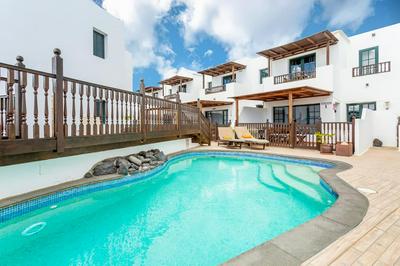 Casa Lili - Shared Pool - Close to Seafront Promenade - Sea Views from upper terrace