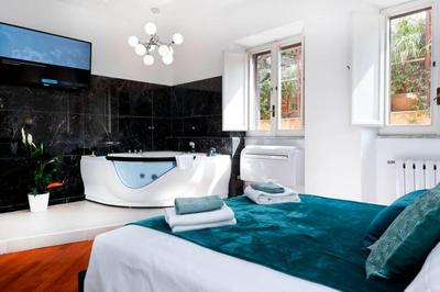 Pantheon Amazing Jacuzzi Suite