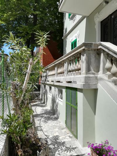 AGLI OLEANDRI appartamento in villa con con parcheggio