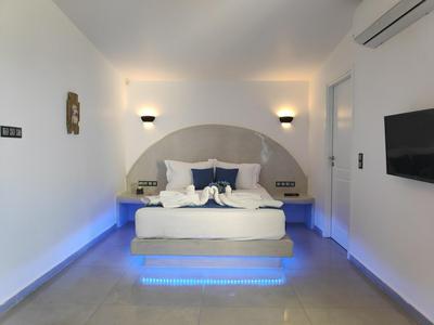 SANTOXENIA Studio George