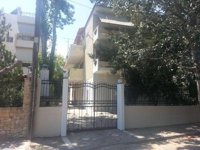 BRIGHT MEZZANINE FLAT WITH GARDEN