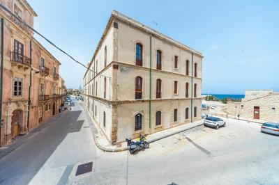 GuestHost - Ortigia Promenade
