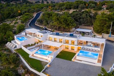 Villa Allegra with pool in Pefkos, Lindos area