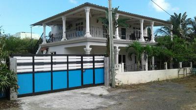 2 bedrooms house at Trou aux Biches Beach 300 m away from the beach with enclosed garden and wifi