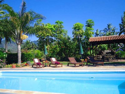 Elegant Apartment in San Cristóbal de La Laguna with Pool – 35 m²