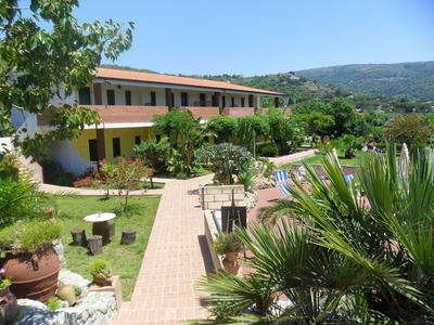 2 bedrooms appartement at Santa Maria 600 m away from the beach with shared pool furnished garden and wifi