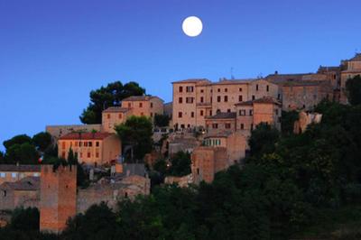 Sospeso fra cielo e mare