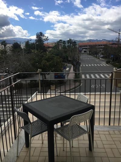 Home Zeus