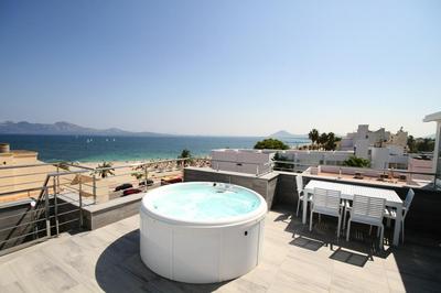 Apartment with terrace and jacuzzi in Puerto de Pollenca 120 m²