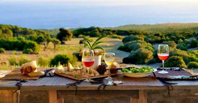 Charming house with sea and mountain views in El Chaparral