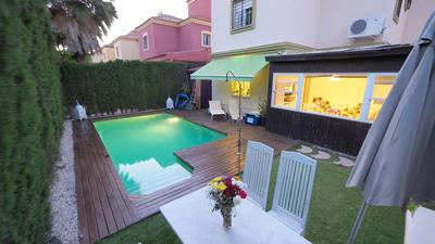 Elegant villa in Tomares private pool and enclosed garden