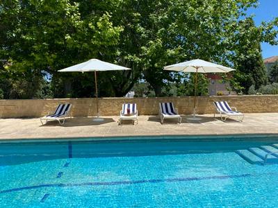 Villa Blanca con piscina a 15 minutos de Toledo