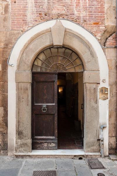Hostly - Garden House near the Tower - Historical house with Private Garden