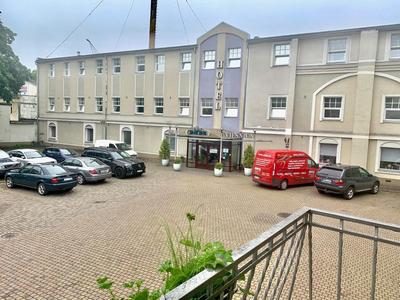 NB Hotel with Free Parking