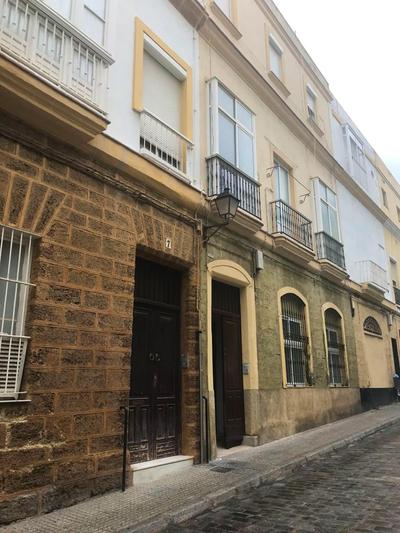 Spacious apartment in Cádiz 130 m² with balcony and city view