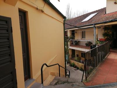 House Romantic R/C left