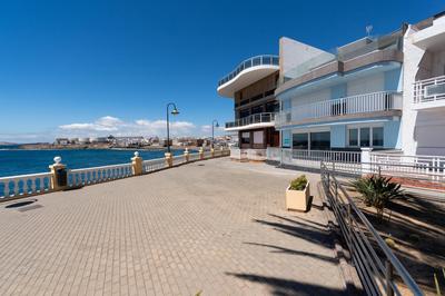 Durmiendo sobre el mar, Vivienda Los Riscos