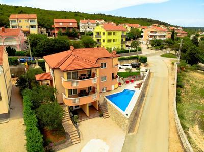 La Vista apartments with pool