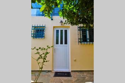 Cosy guest house with private yard