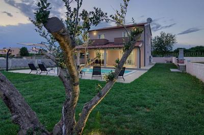 Charming villa Enjoy with private pool in Pula